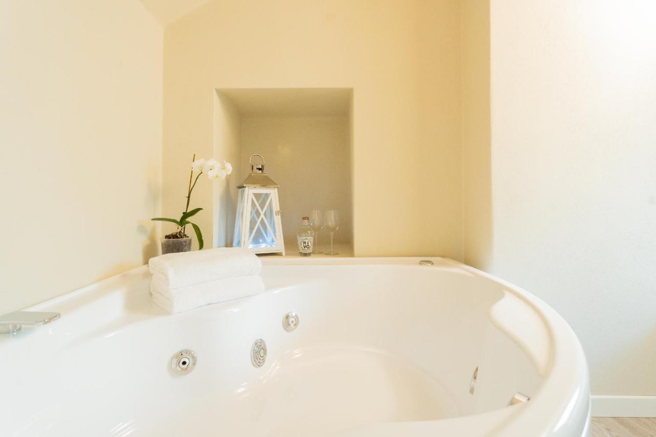 Romantic Escape City Centre With Jacuzzi & Parking By Rent All 코모 외부 사진