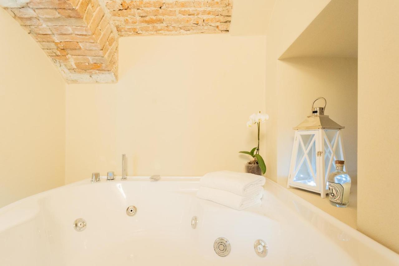 Romantic Escape City Centre With Jacuzzi & Parking By Rent All 코모 외부 사진
