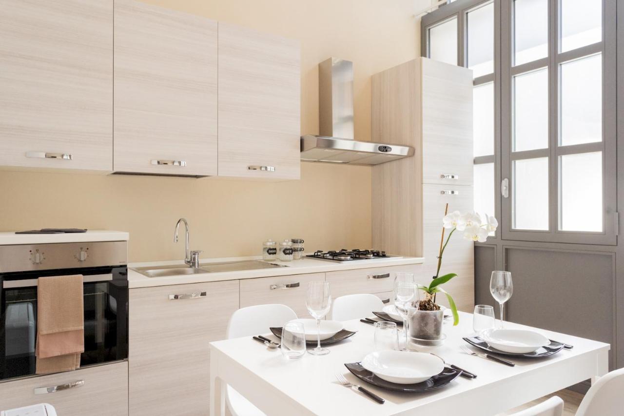 Romantic Escape City Centre With Jacuzzi & Parking By Rent All 코모 외부 사진