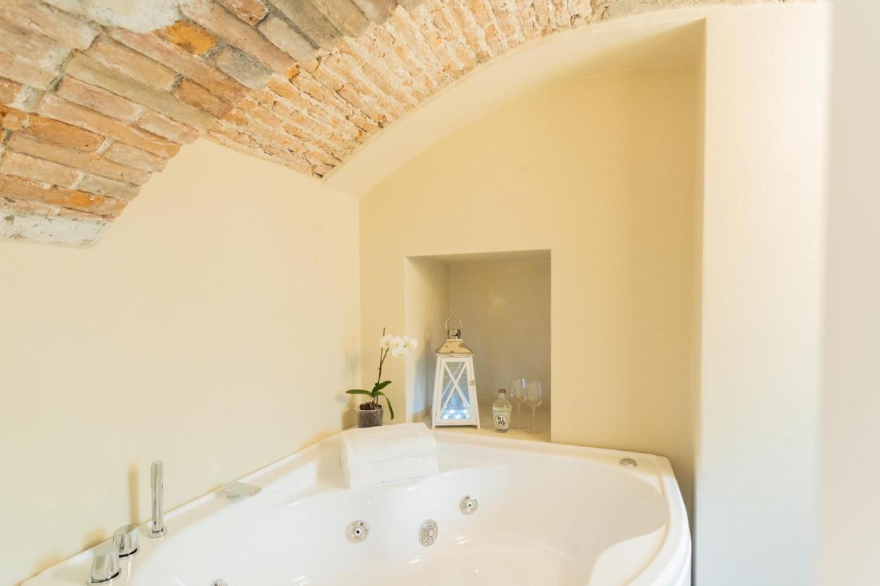 Romantic Escape City Centre With Jacuzzi & Parking By Rent All 코모 외부 사진