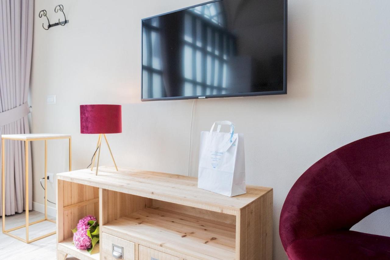 Romantic Escape City Centre With Jacuzzi & Parking By Rent All 코모 외부 사진