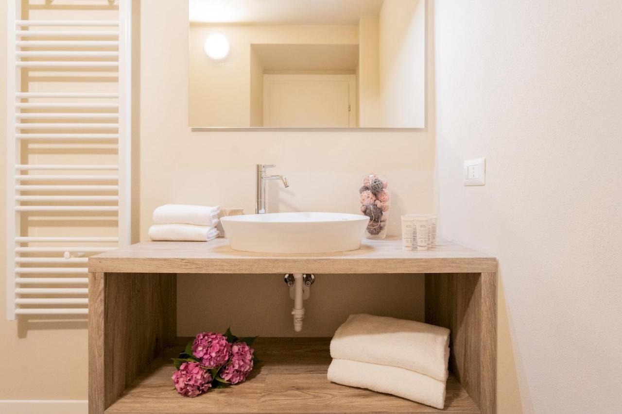 Romantic Escape City Centre With Jacuzzi & Parking By Rent All 코모 외부 사진