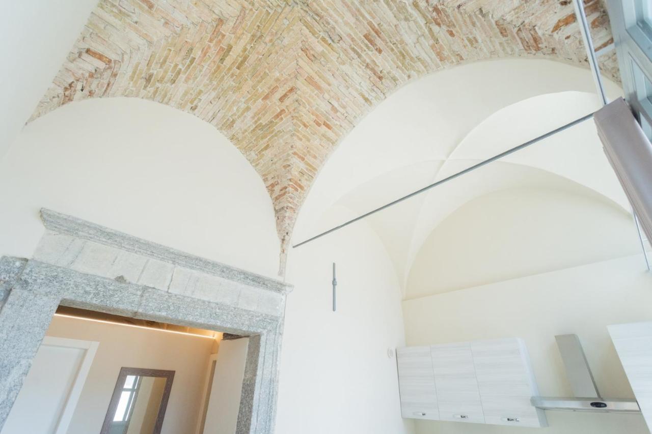 Romantic Escape City Centre With Jacuzzi & Parking By Rent All 코모 외부 사진
